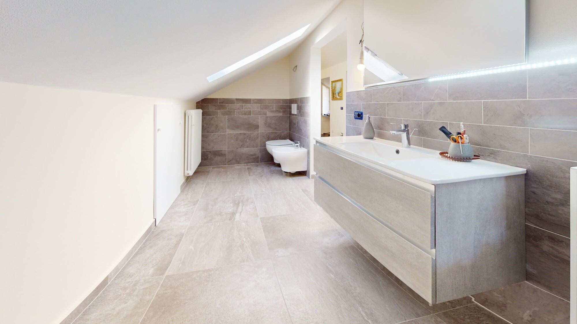 X6iE3iv5oMR-Bathroom