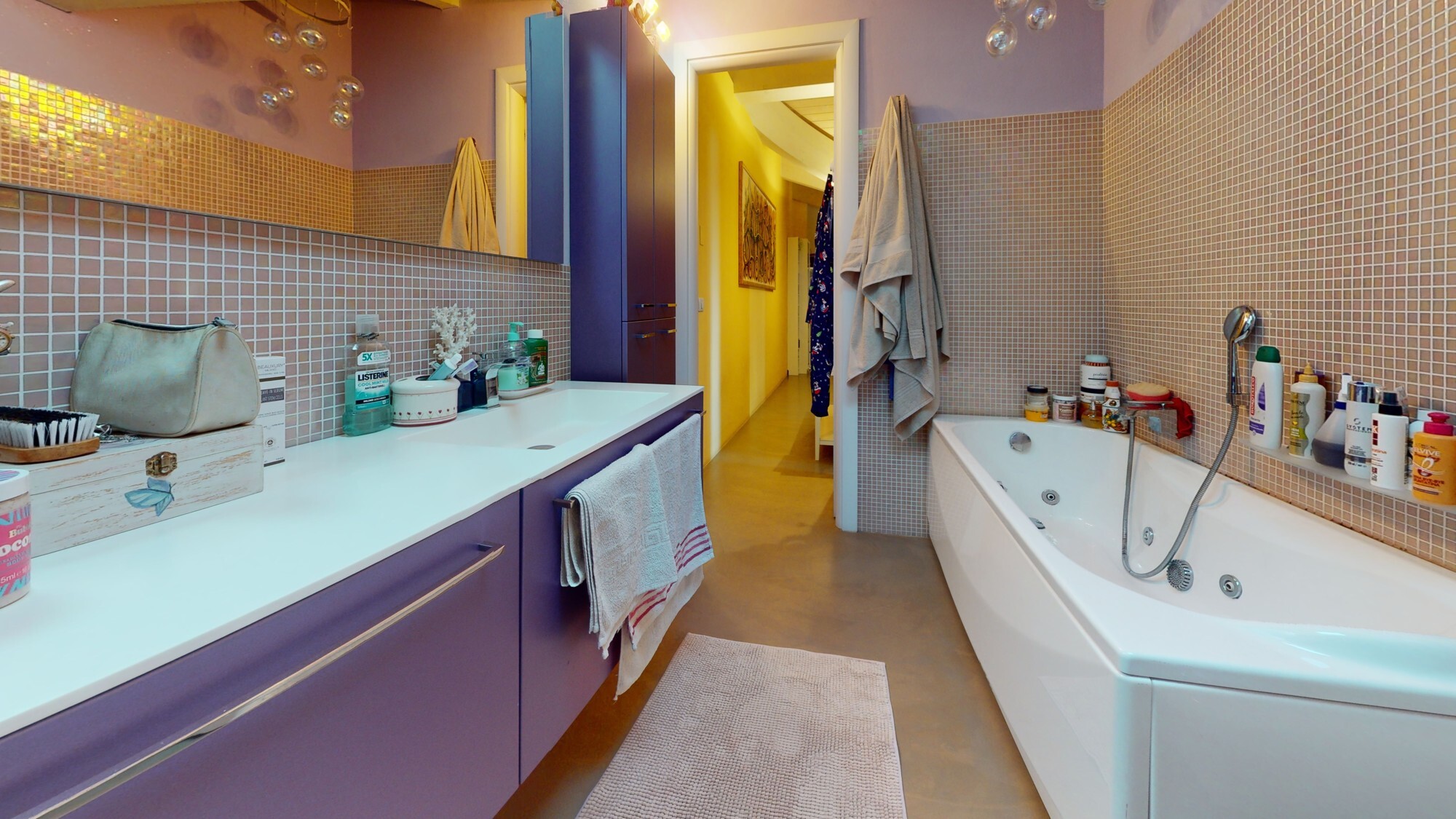 mXCYc855uz8-Bathroom