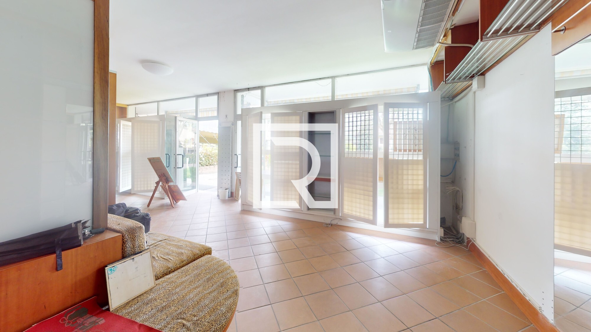 Locale-commerciale-su-viale-Marconi-Living-Room