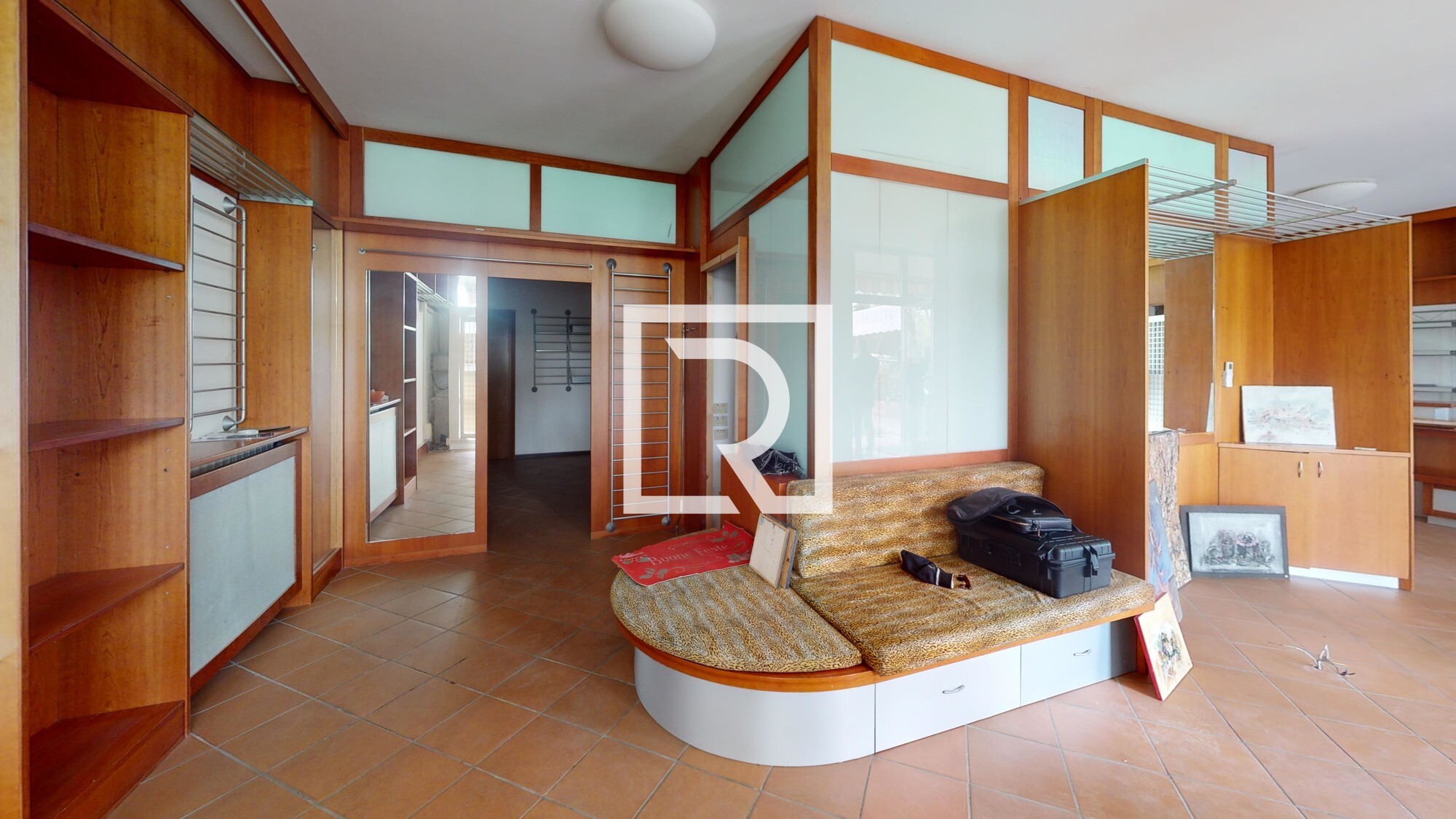 Locale-commerciale-su-viale-Marconi-Living-Room 1