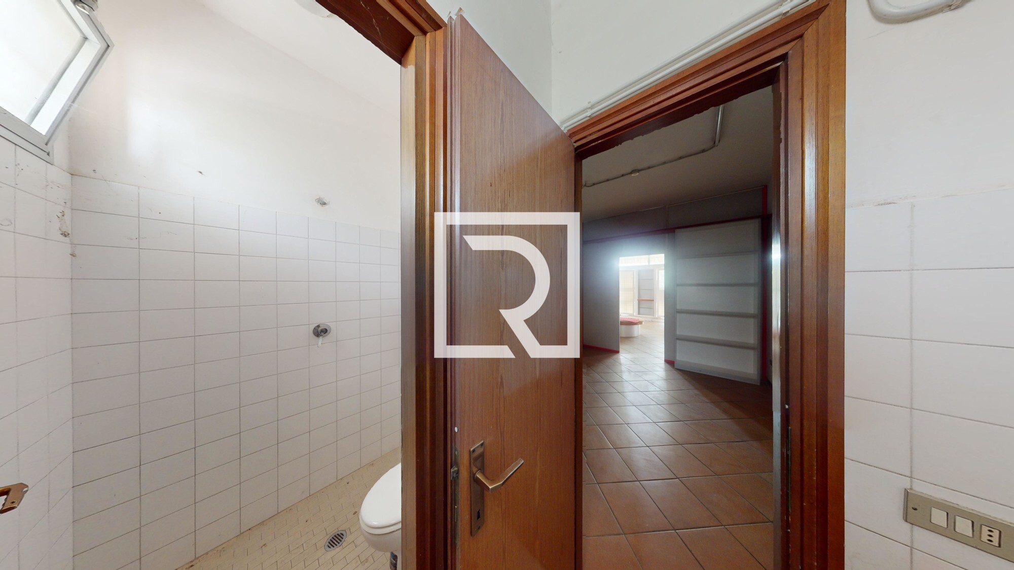 Locale-commerciale-su-viale-Marconi-04112024_183551