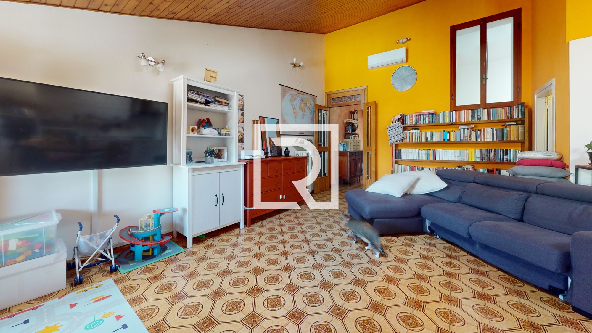 TRILOCALE-IN-CENTRO-STORICO-Living-Room