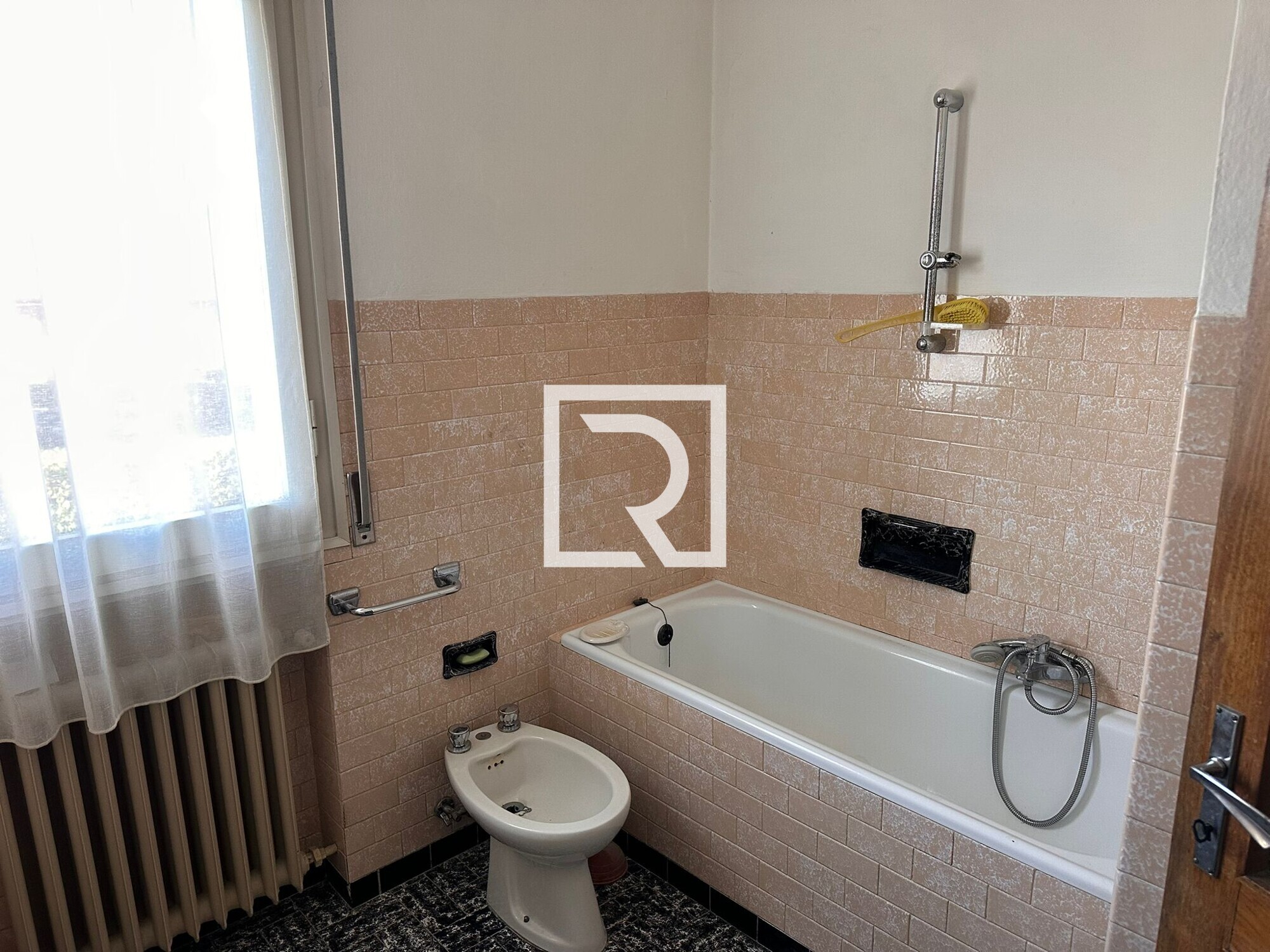 e5f0570d-57e8-4d73-a0a9-060f93e3f625