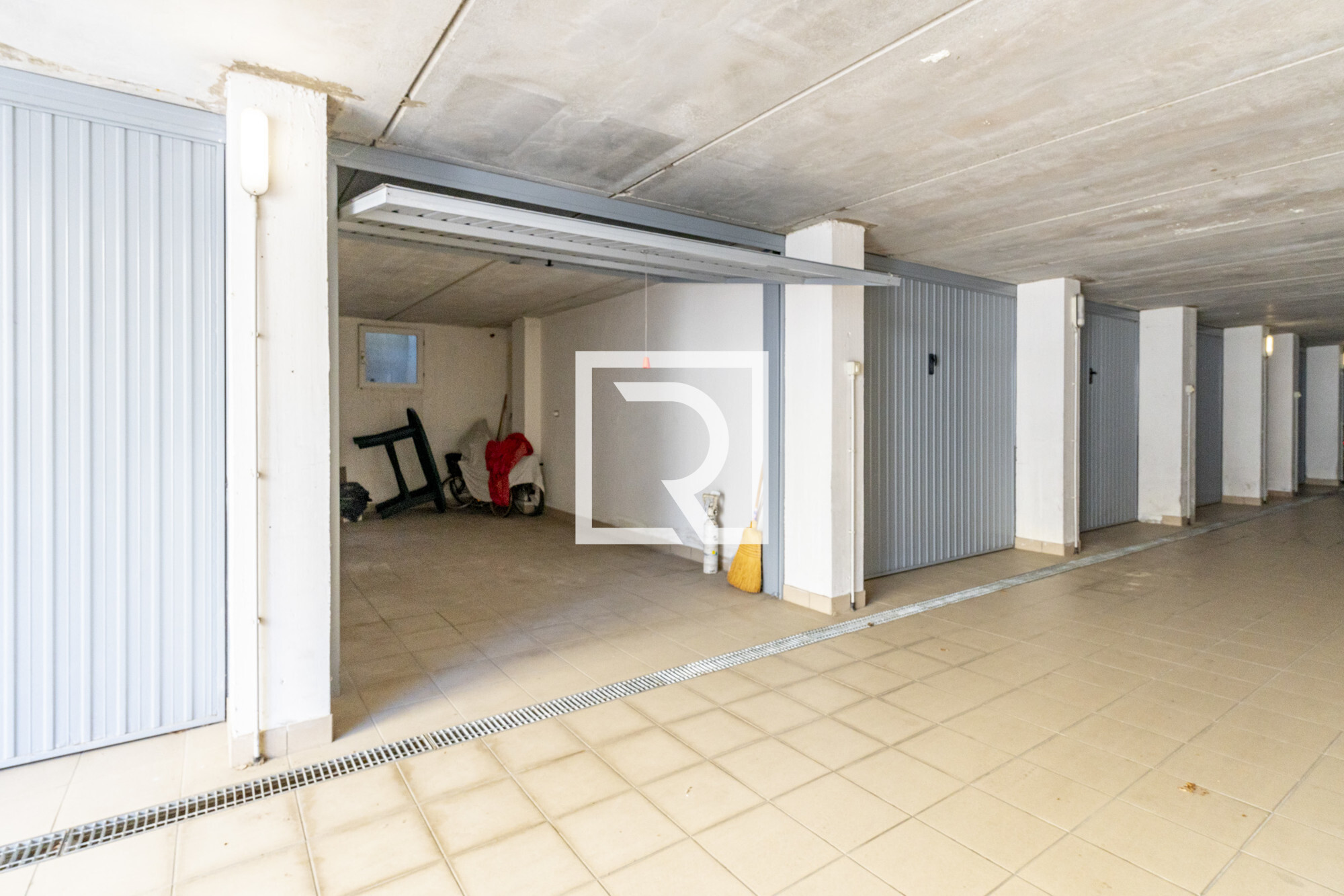 GARAGE