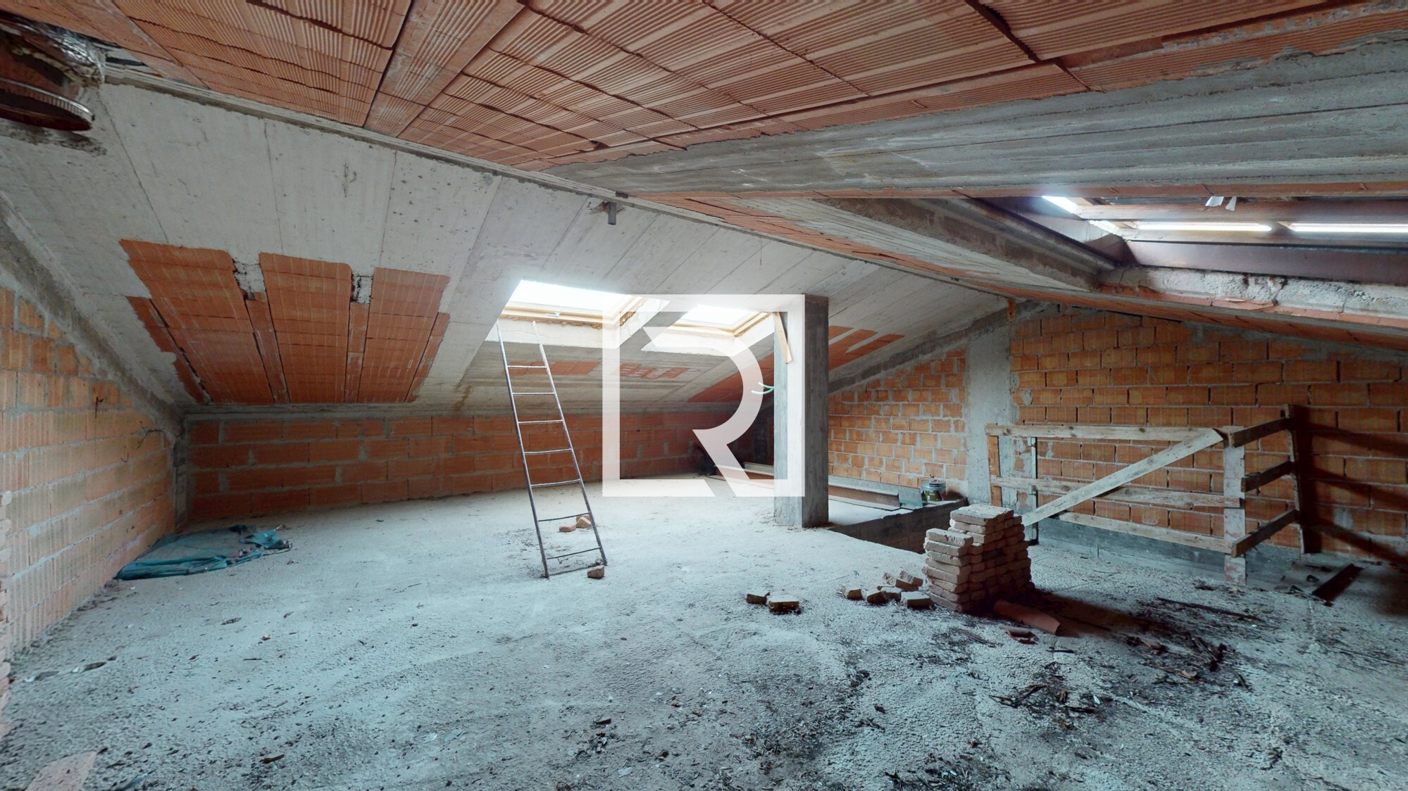 PORZIONE-DI-TRIFAMILIARE-AL-GREZZO-02242025_185651