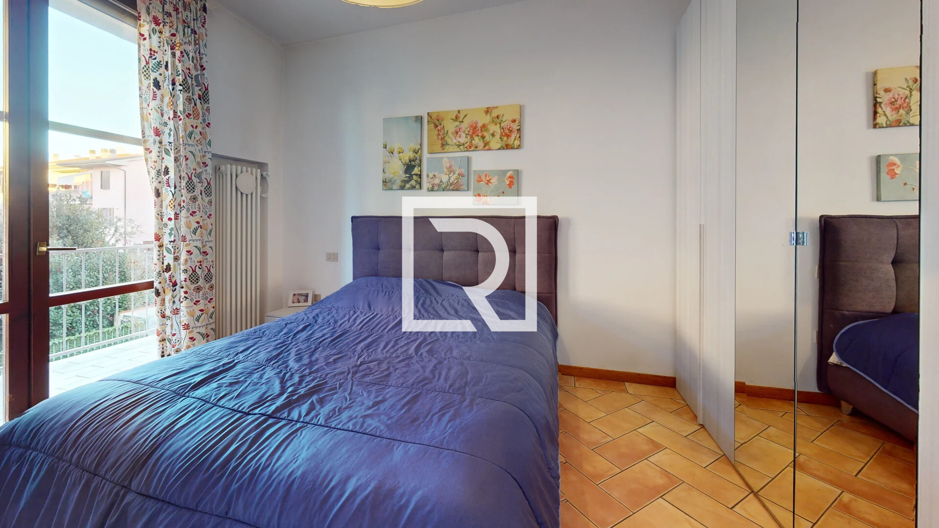 1GjshSQG25R-Bedroom