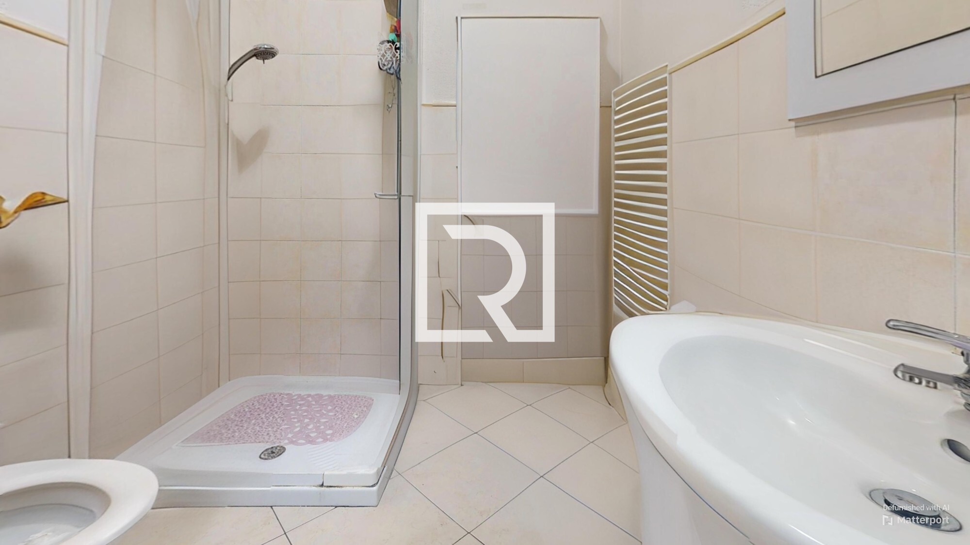Bathroom-Defurnished (1)