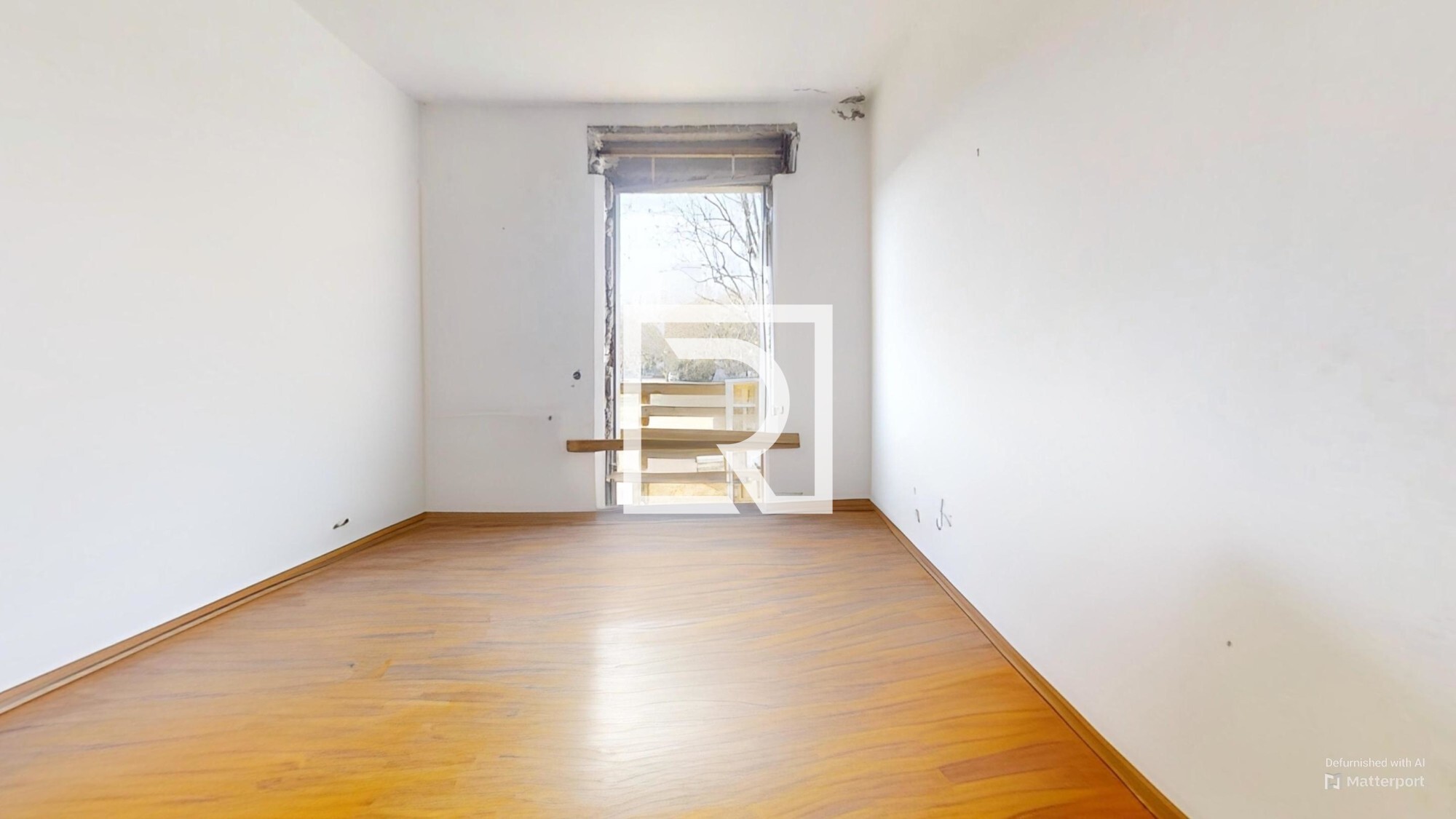 Piano-Primo-Con-Mansarda-Living-Room-Defurnished