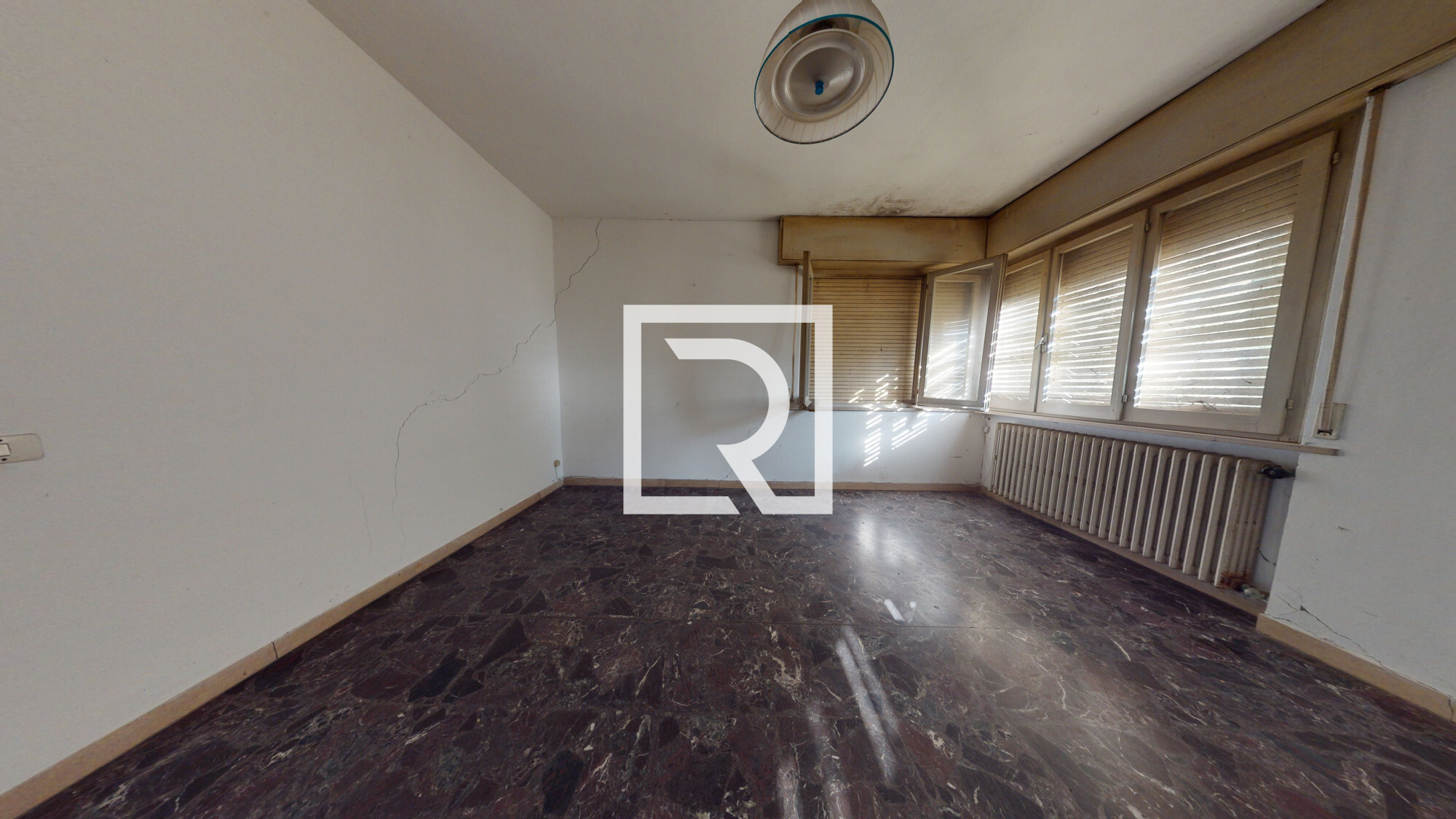 INTERNO
