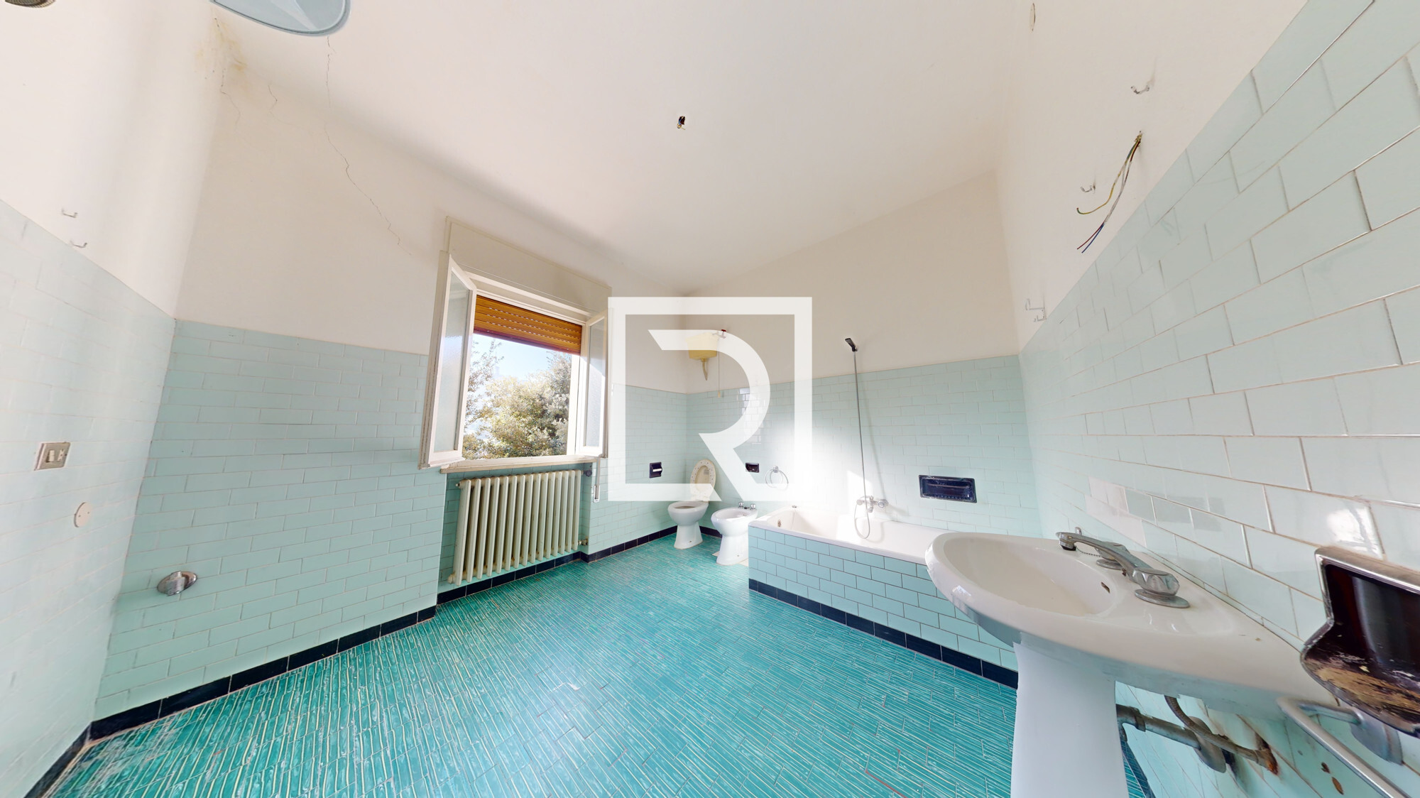 INTERNO
