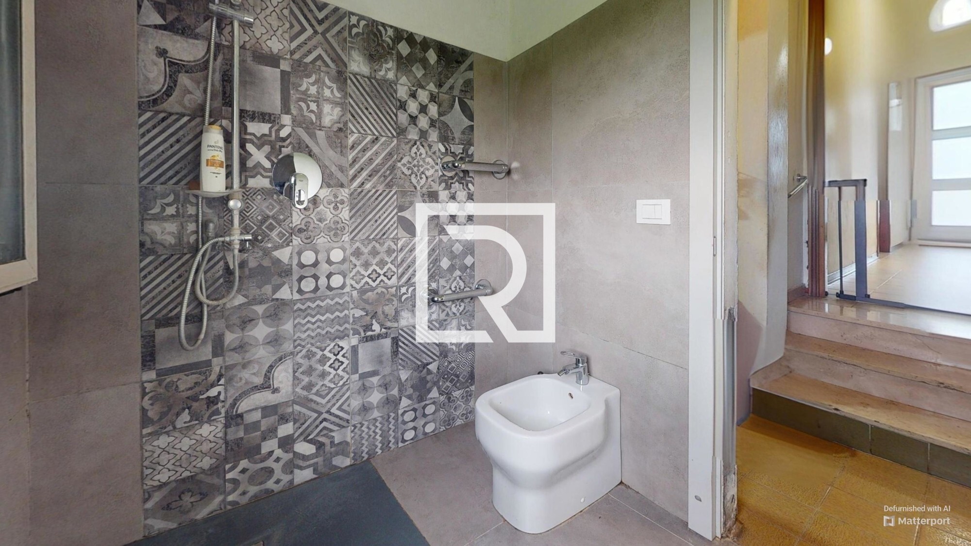 Via-Del-Canale-153-Bathroom-Defurnished 1
