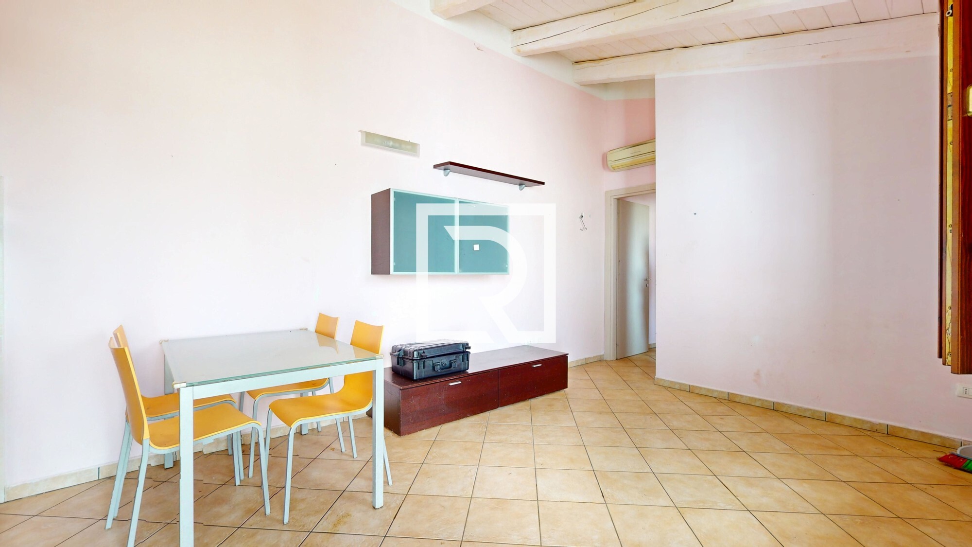 BILOCALE-CON-POSTO-AUTO-E-CANTINA-03172025_164441