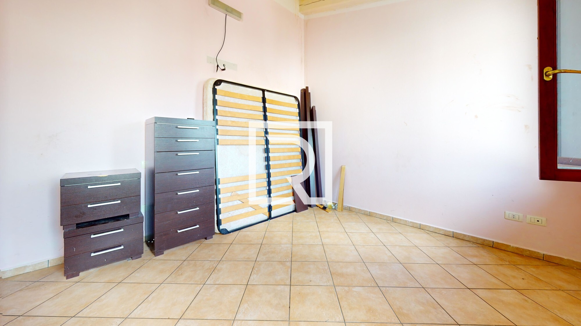 BILOCALE-CON-POSTO-AUTO-E-CANTINA-Bedroom 1