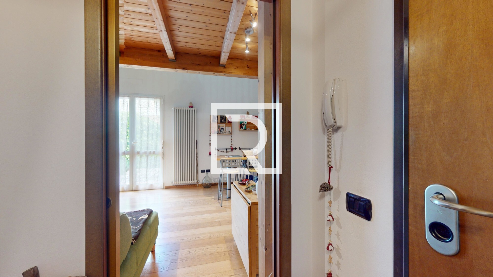 MONOLOCALE-SOPPALCATO-CON-GIARDINO-04232025_172959