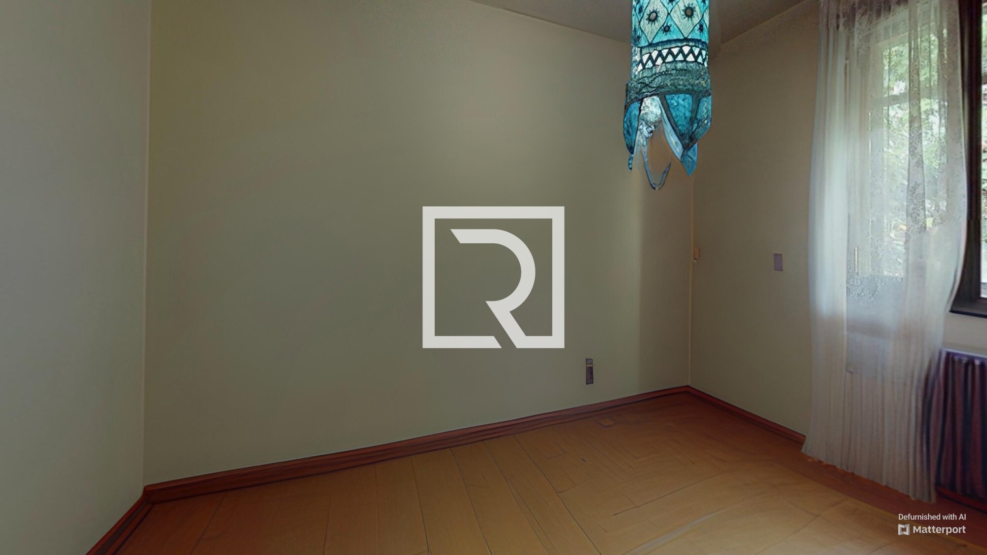Living-Room-Defurnished (1)