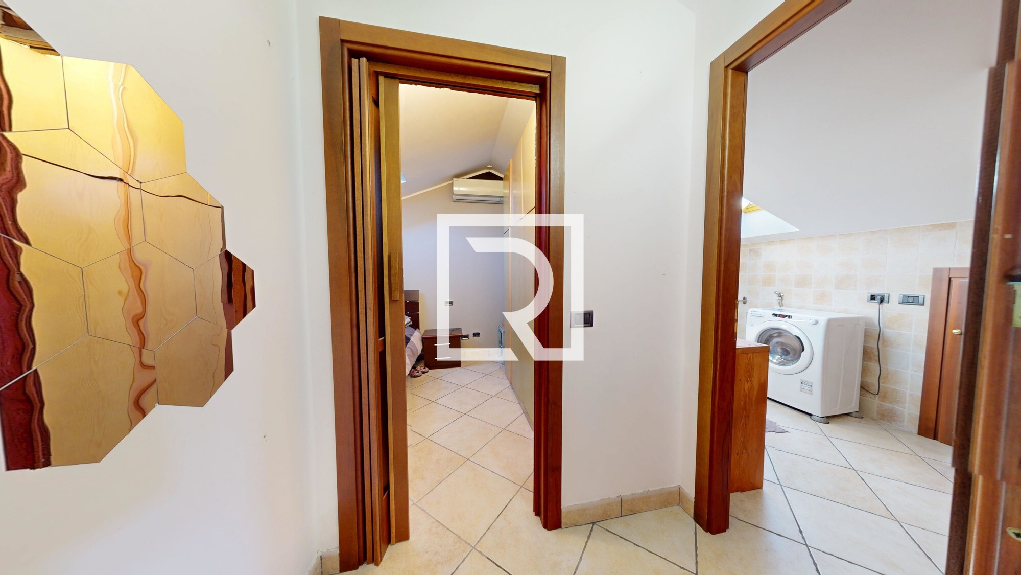 BILOCALE-MANSARDATO-AL-4PIANO-CON-ASCENSORE-03032025_124334