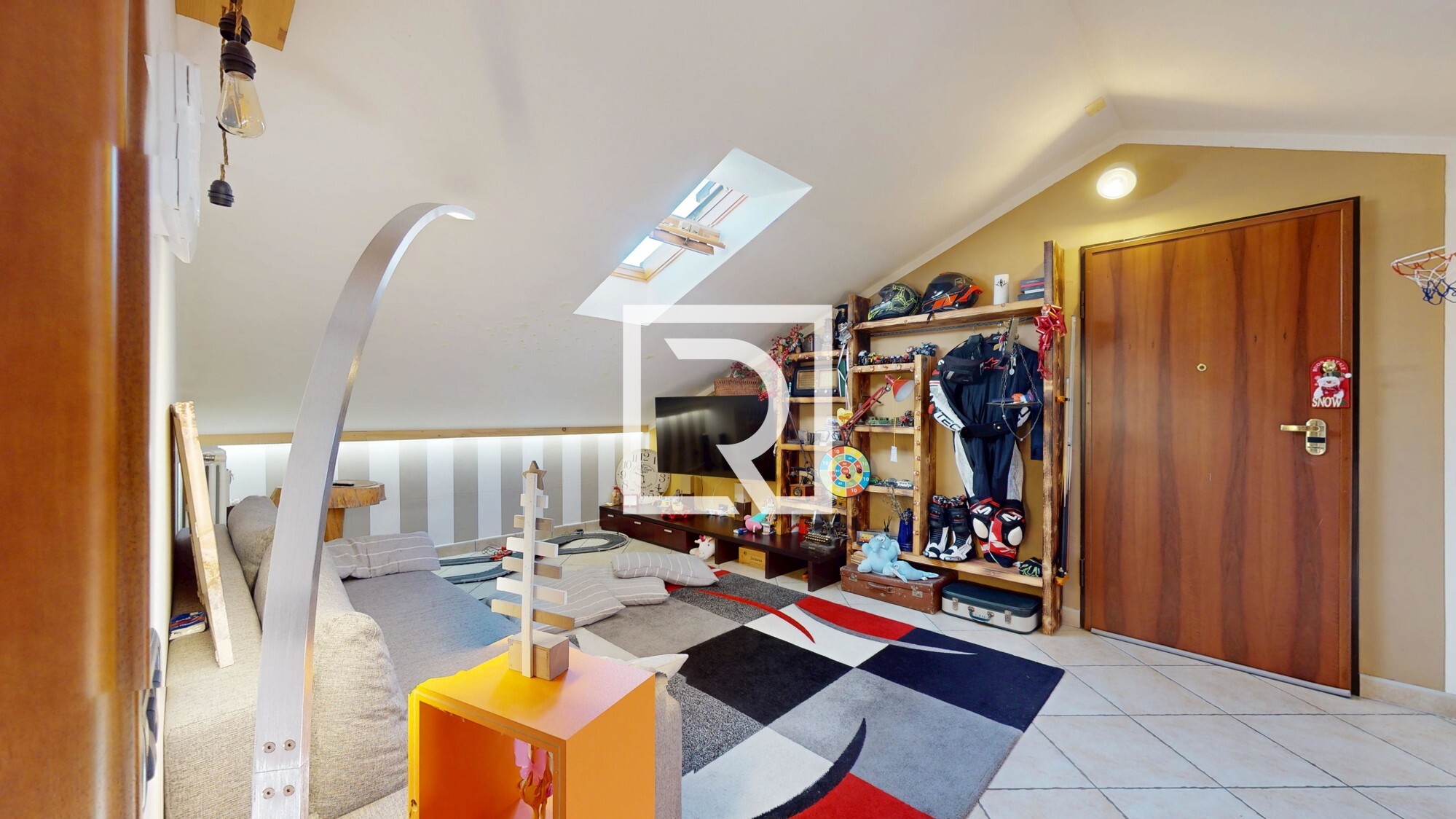 BILOCALE-MANSARDATO-AL-4PIANO-CON-ASCENSORE-03032025_124041