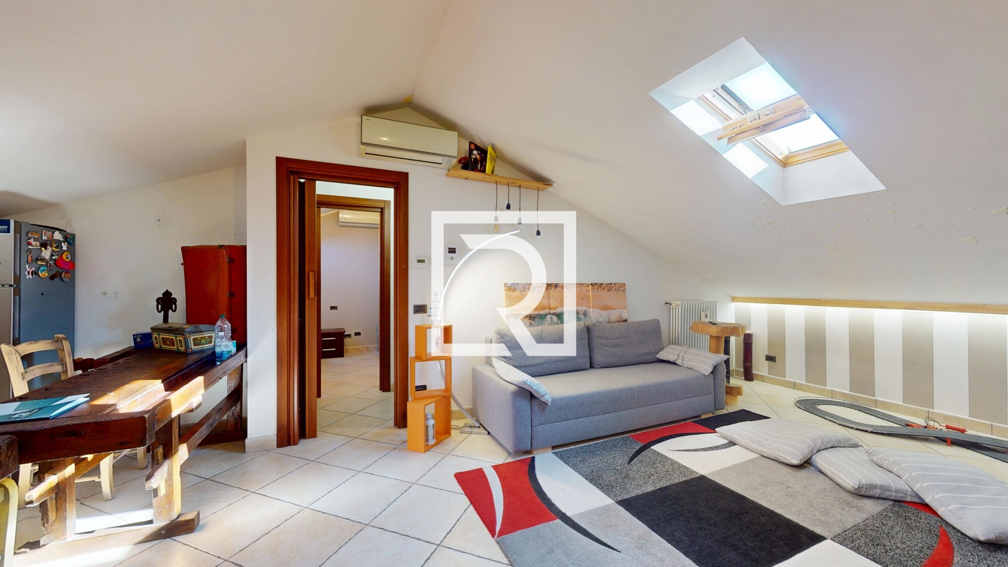 BILOCALE-MANSARDATO-AL-4PIANO-CON-ASCENSORE-03032025_123926
