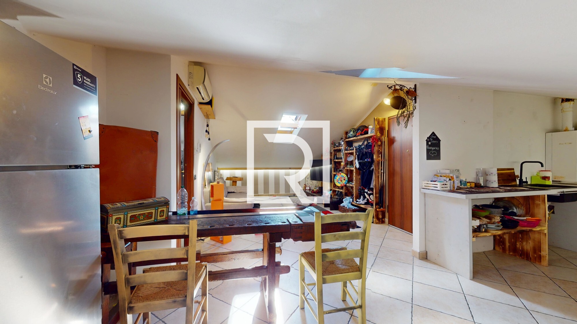 BILOCALE-MANSARDATO-AL-4PIANO-CON-ASCENSORE-03032025_124120