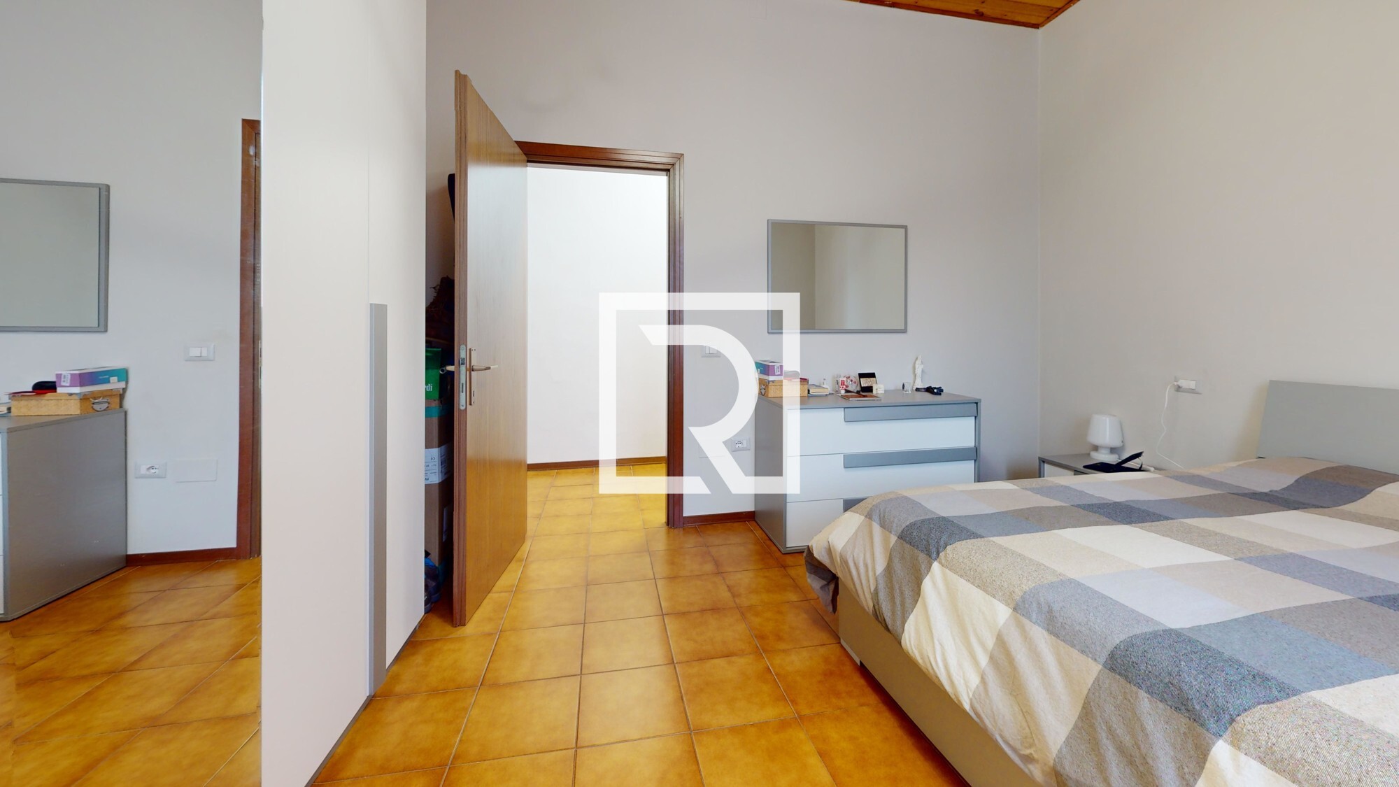 TRILOCALE-A-DOVADOLA-Bedroom