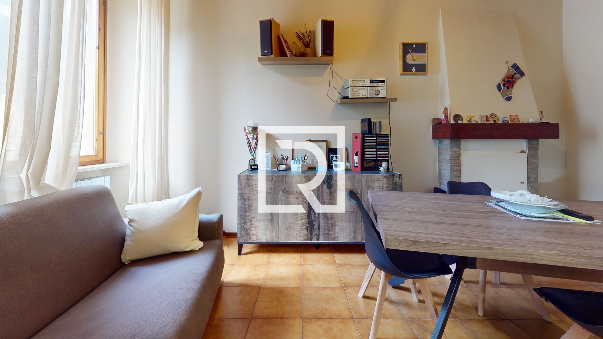TRILOCALE-A-DOVADOLA-Living-Room