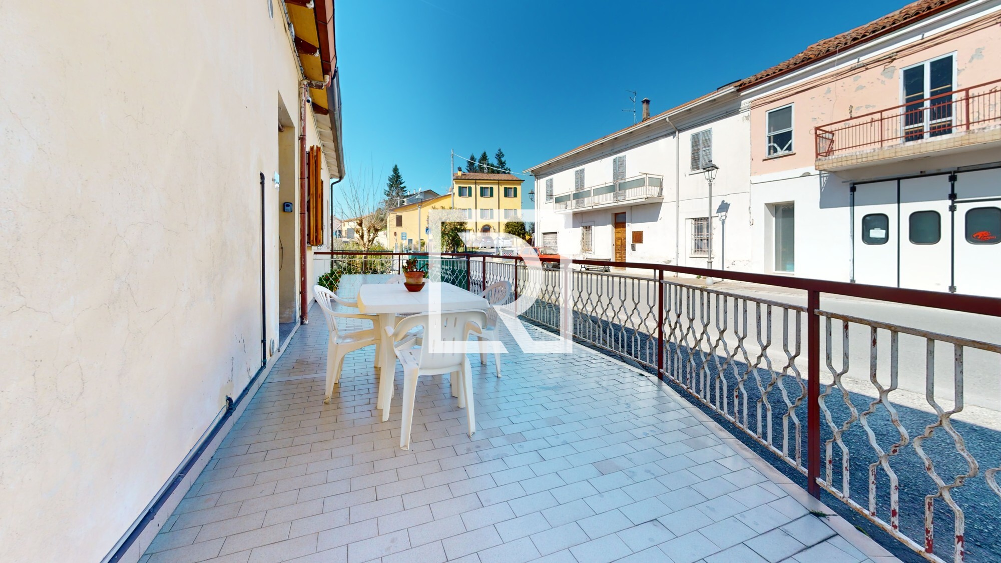 Balcony (4)