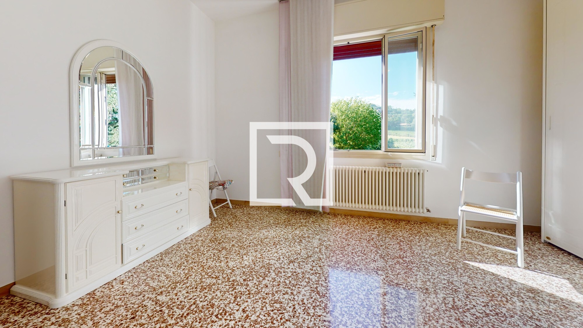 368-Via-Firenze-ERRANO-Bedroom