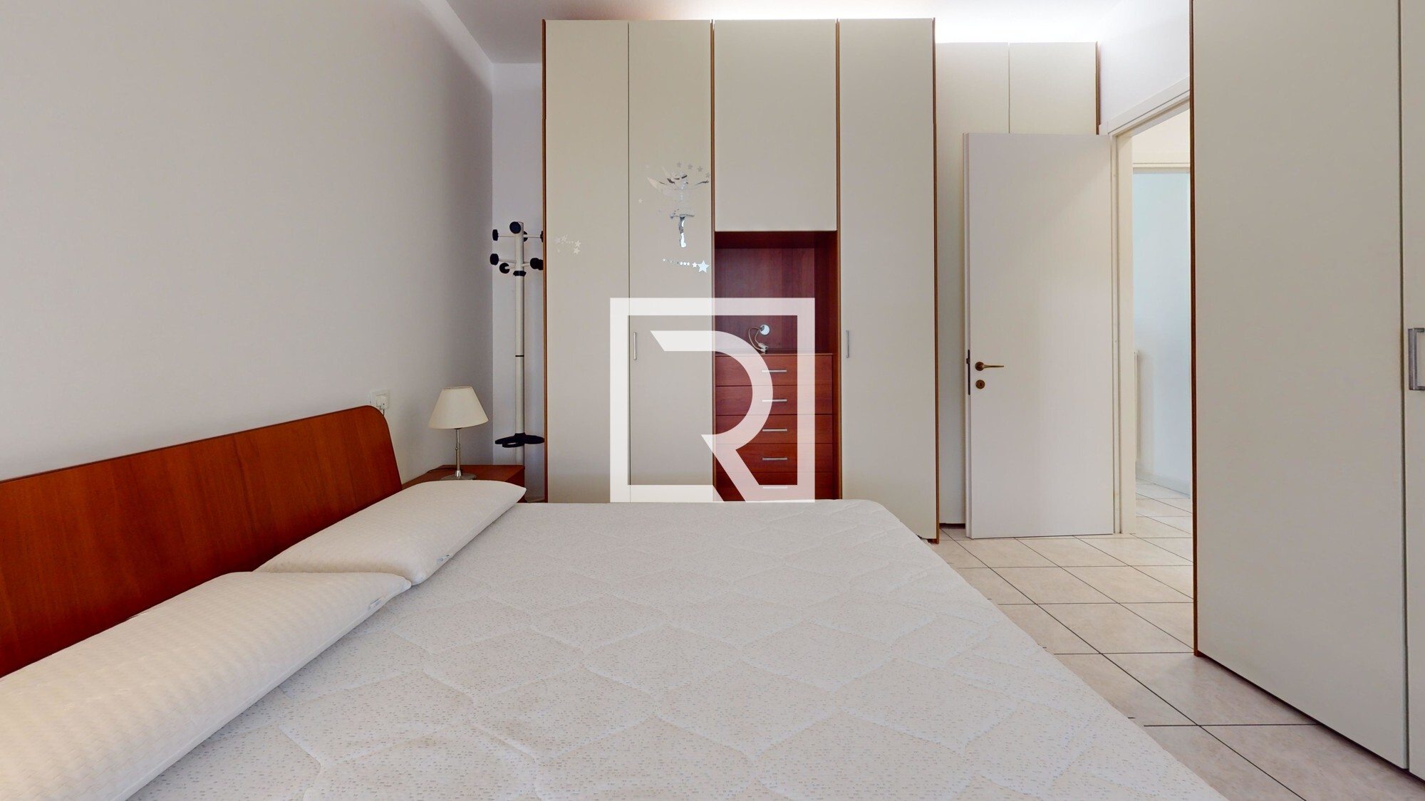 bilocale-con-cantina-e-posto-auto-Bedroom