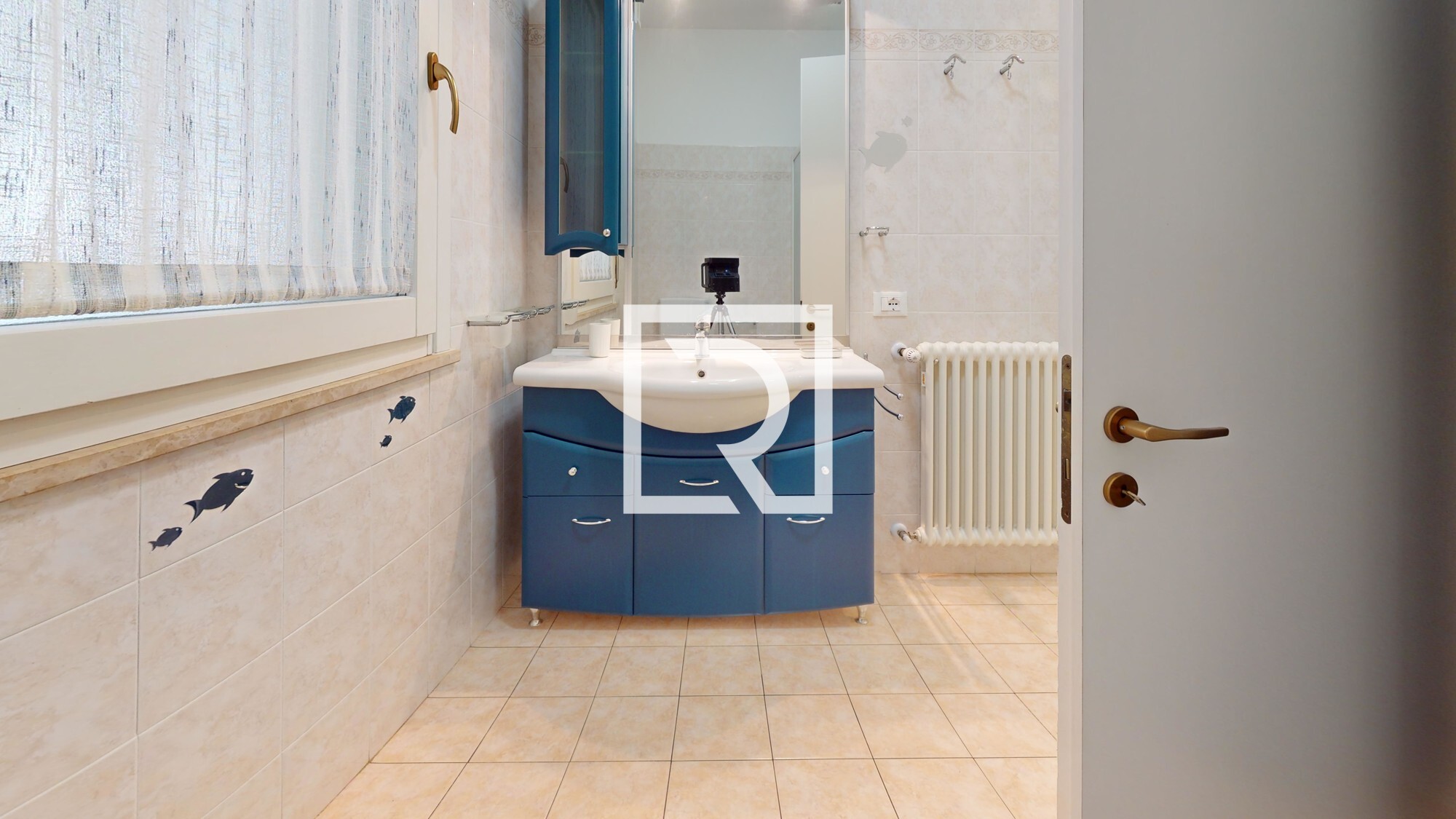 bilocale-con-cantina-e-posto-auto-Bathroom