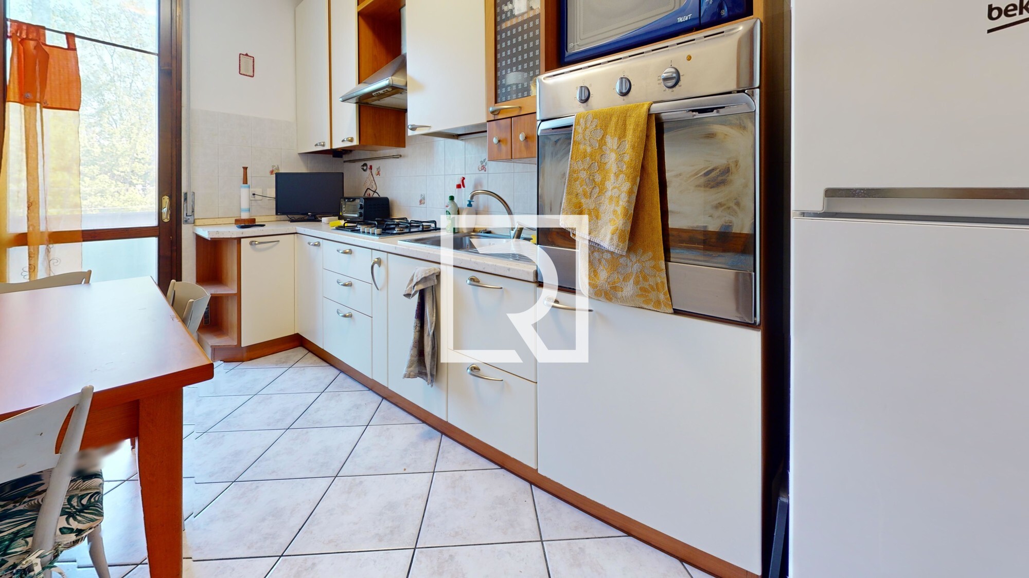 Trilocale-Con-Sottotetto-Kitchen
