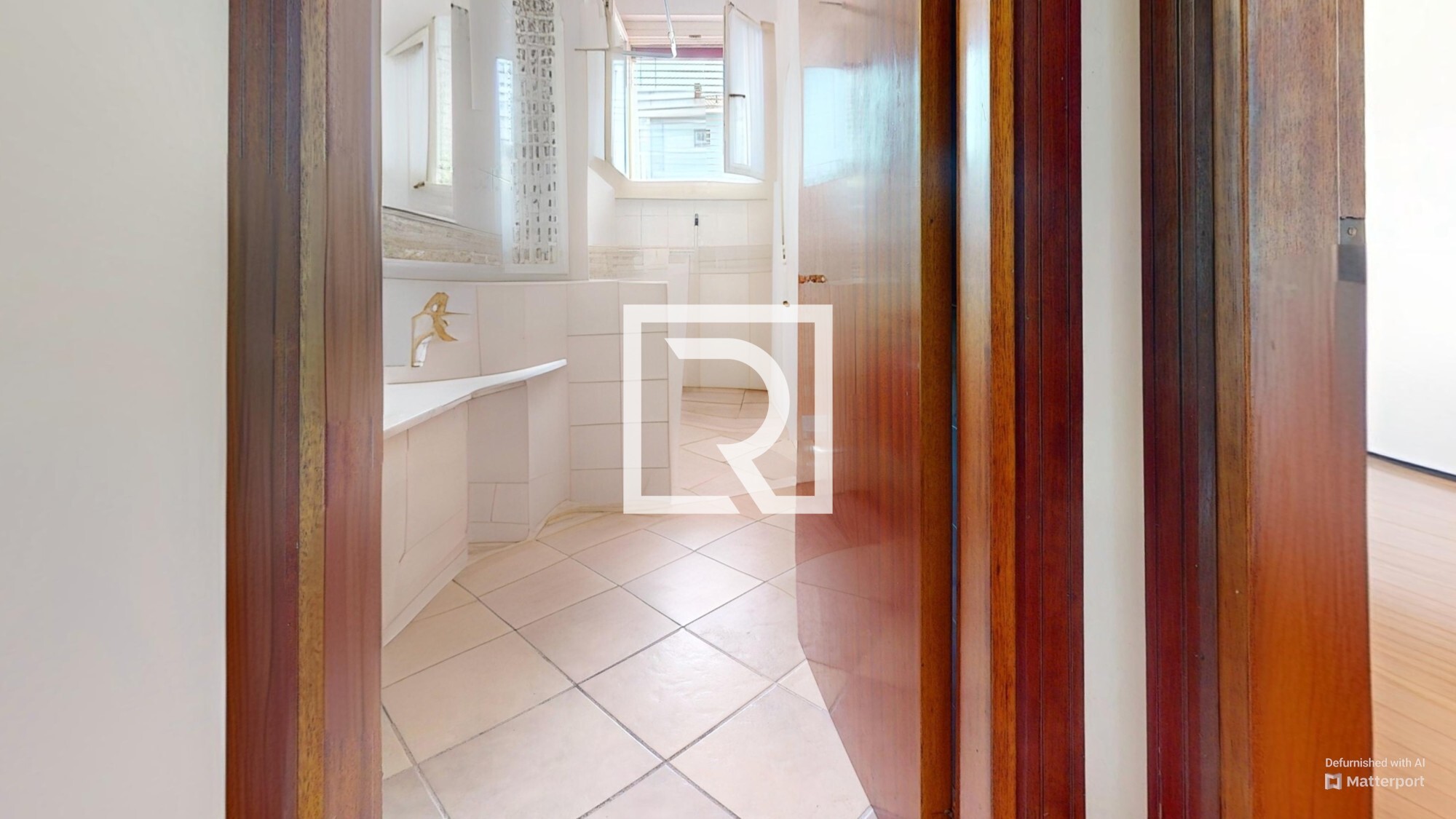 Bathroom-Defurnished (2)