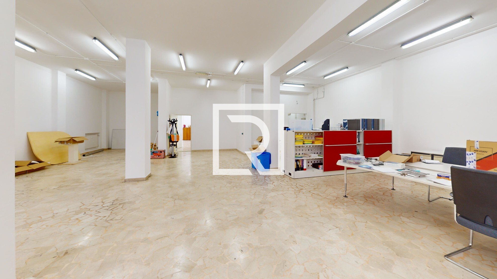 LOCALE-COMMERCIALE-DI-OLTRE-200-MQ-Photo-1