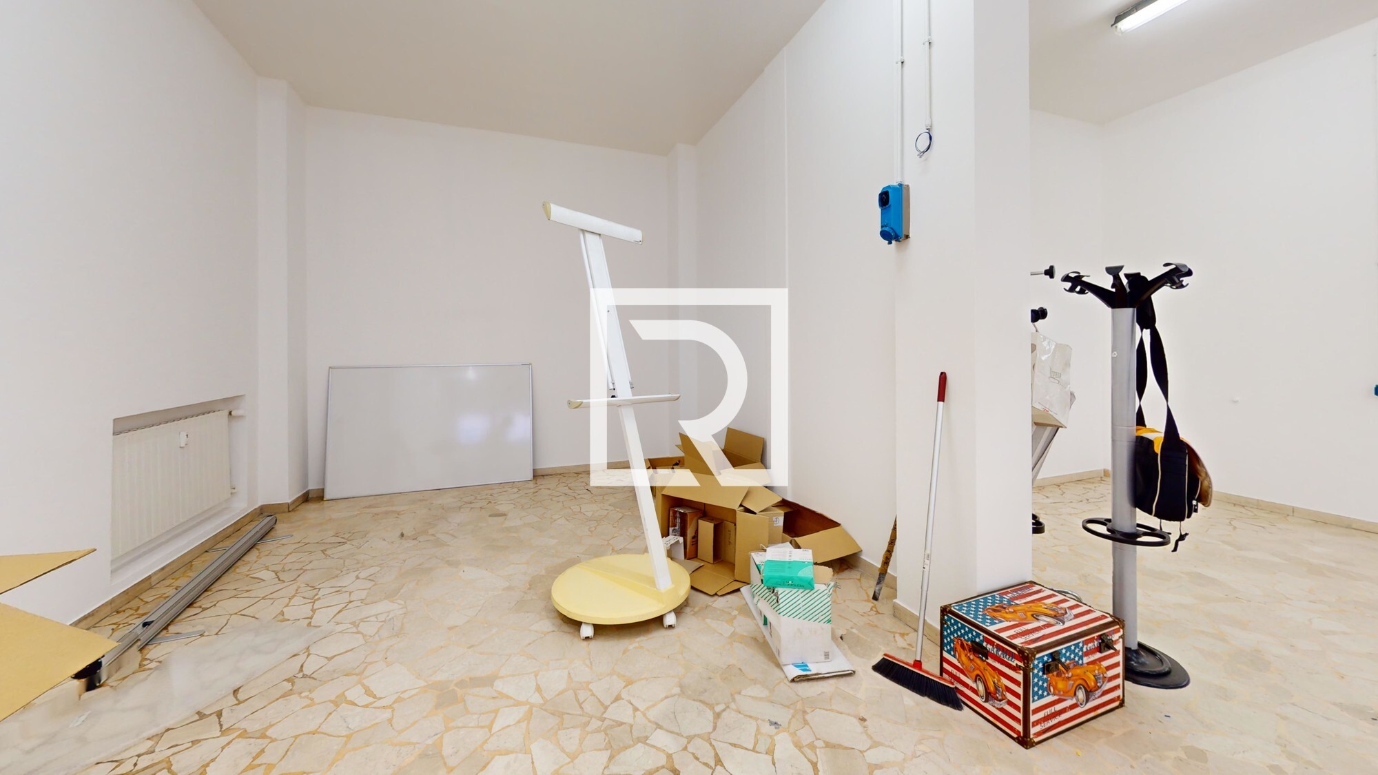 LOCALE-COMMERCIALE-DI-OLTRE-200-MQ-Photo-8