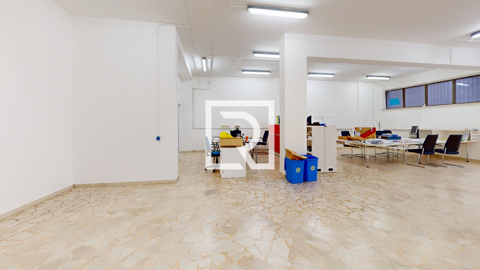 LOCALE-COMMERCIALE-DI-OLTRE-200-MQ-Photo-2