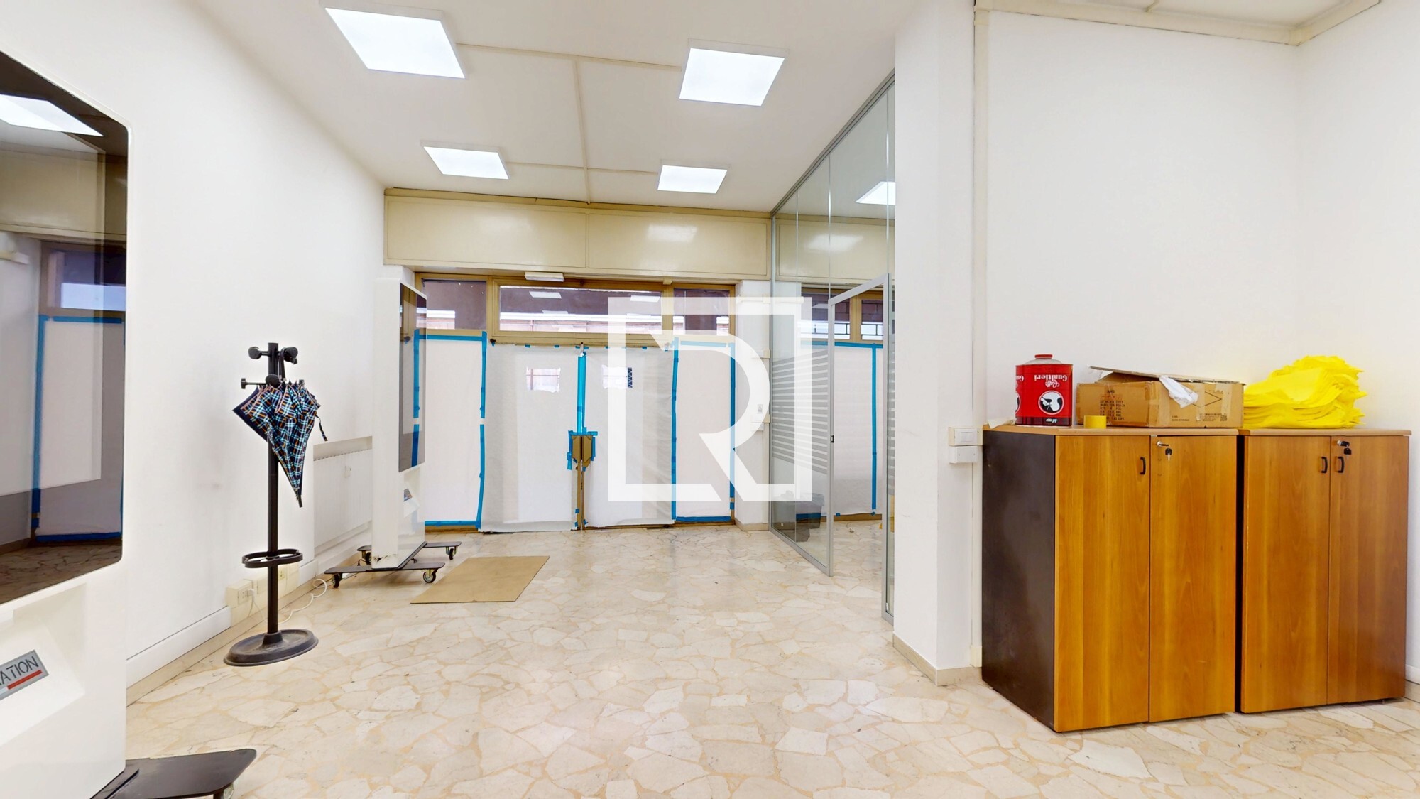 LOCALE-COMMERCIALE-DI-OLTRE-200-MQ-05072025_153013