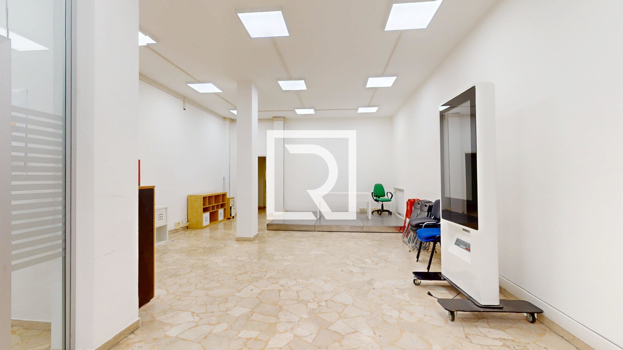LOCALE-COMMERCIALE-DI-OLTRE-200-MQ-05072025_152821