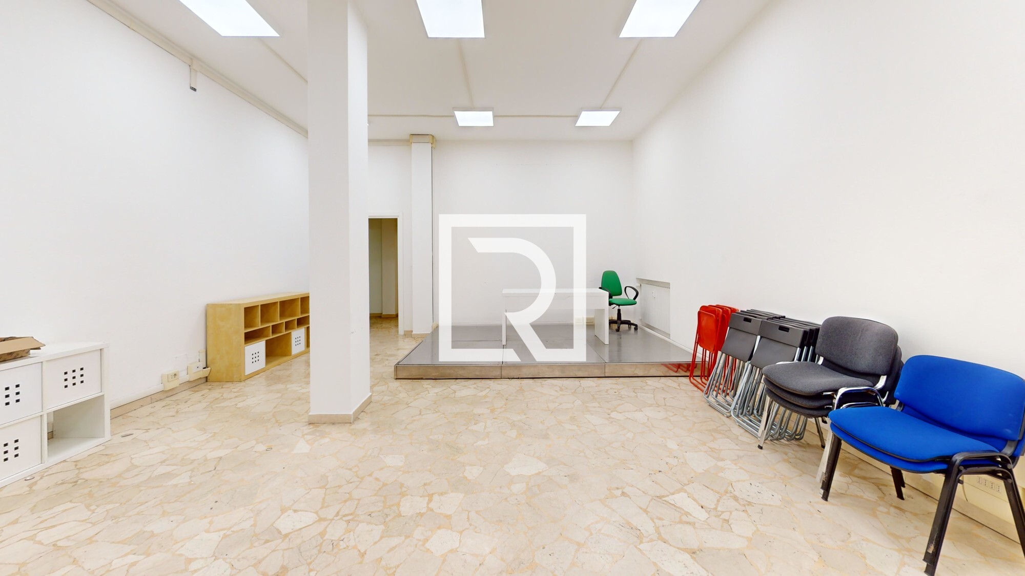 LOCALE-COMMERCIALE-DI-OLTRE-200-MQ-Photo-5