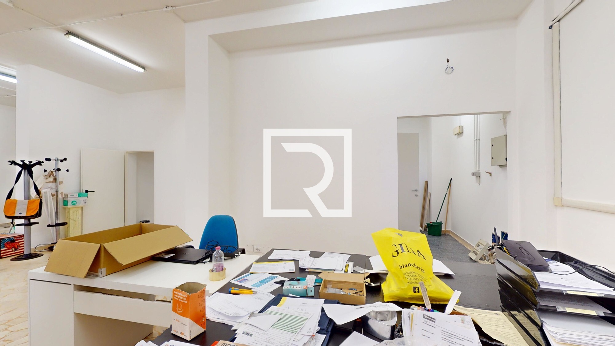 LOCALE-COMMERCIALE-DI-OLTRE-200-MQ-05072025_153355