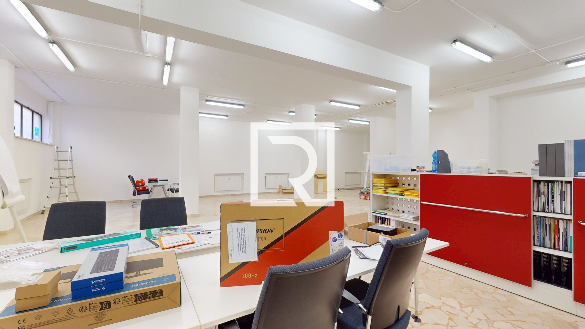 LOCALE-COMMERCIALE-DI-OLTRE-200-MQ-05072025_153222
