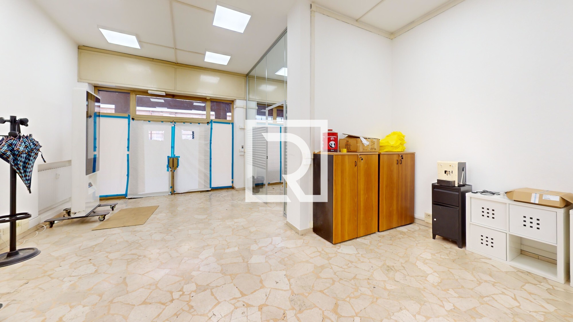 LOCALE-COMMERCIALE-DI-OLTRE-200-MQ-Photo-6