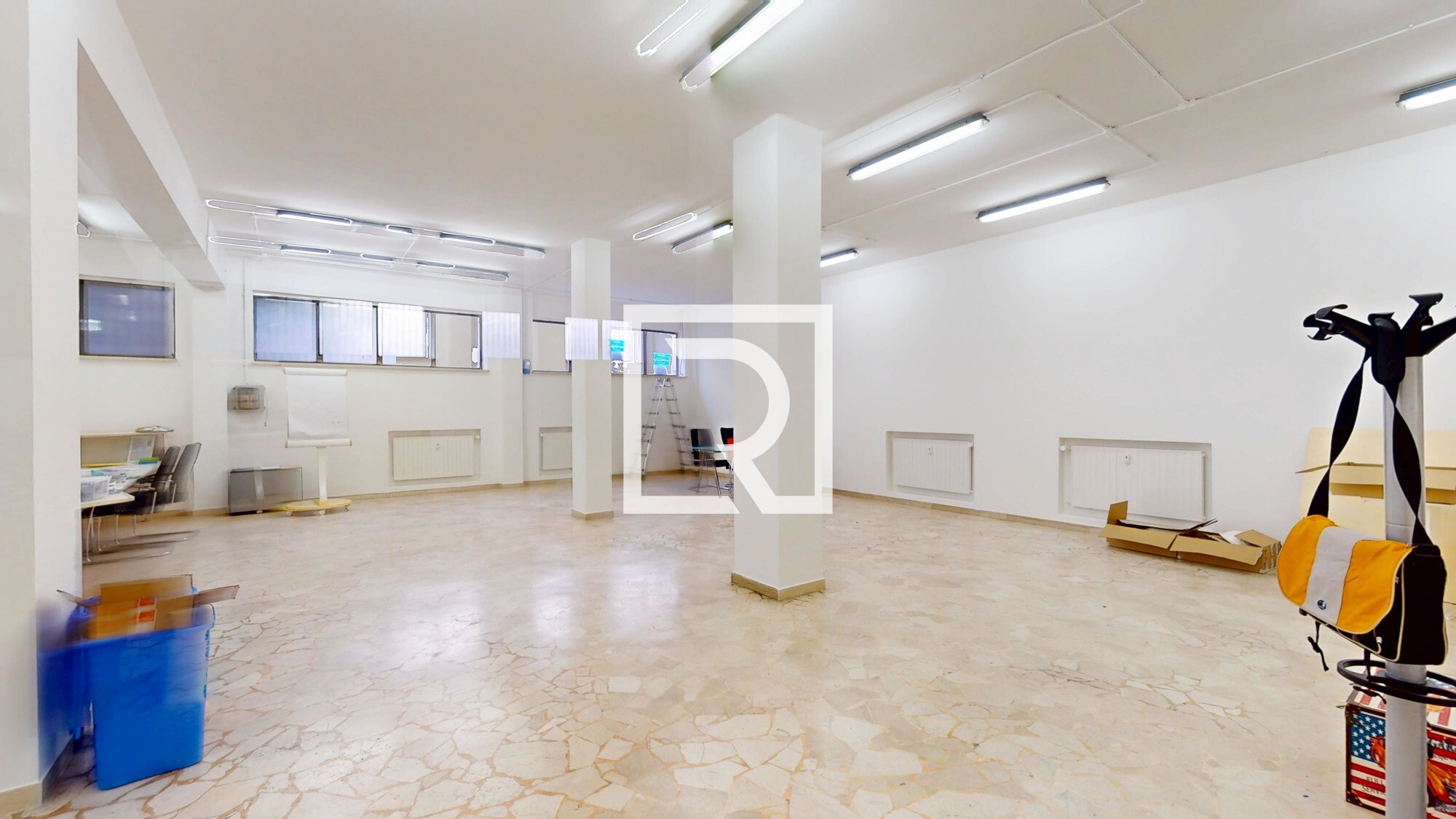 LOCALE-COMMERCIALE-DI-OLTRE-200-MQ-05072025_153119