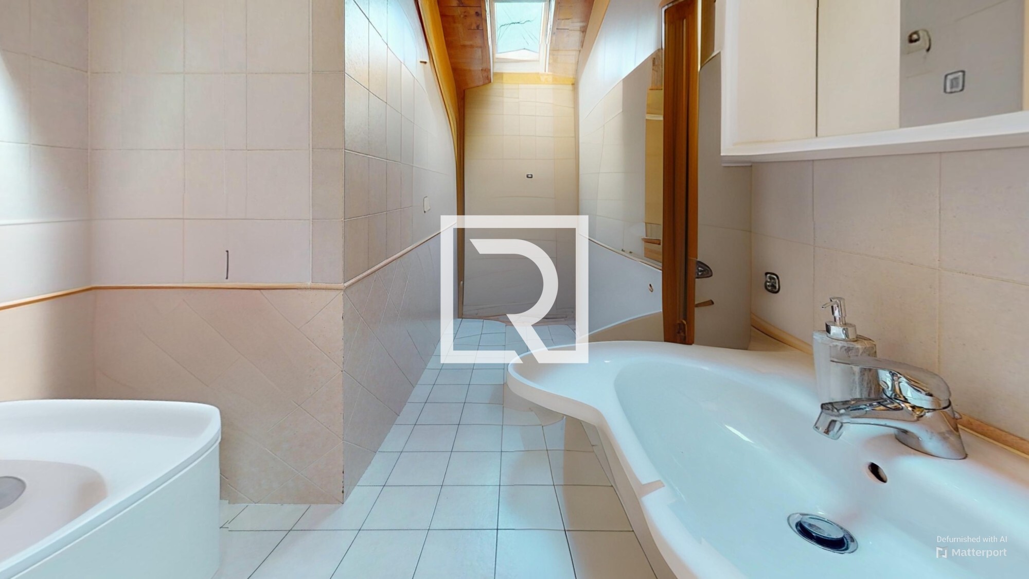 Bathroom-Defurnished (1)