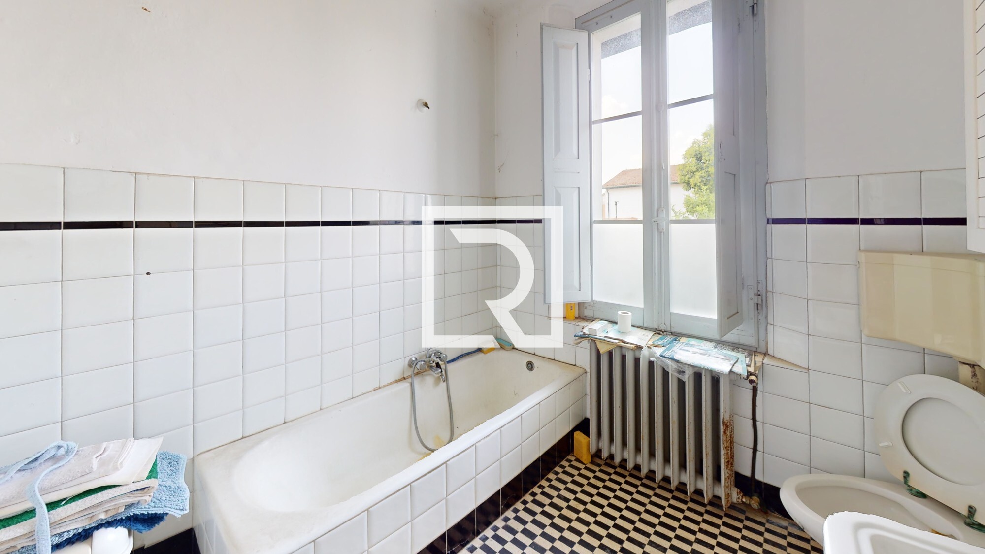10-Via-Lorenzo-Perosi-Bathroom