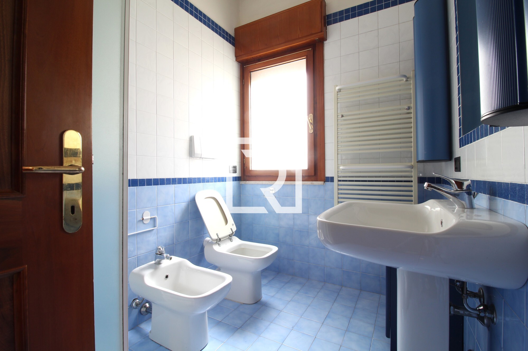 Bagno con box doccia