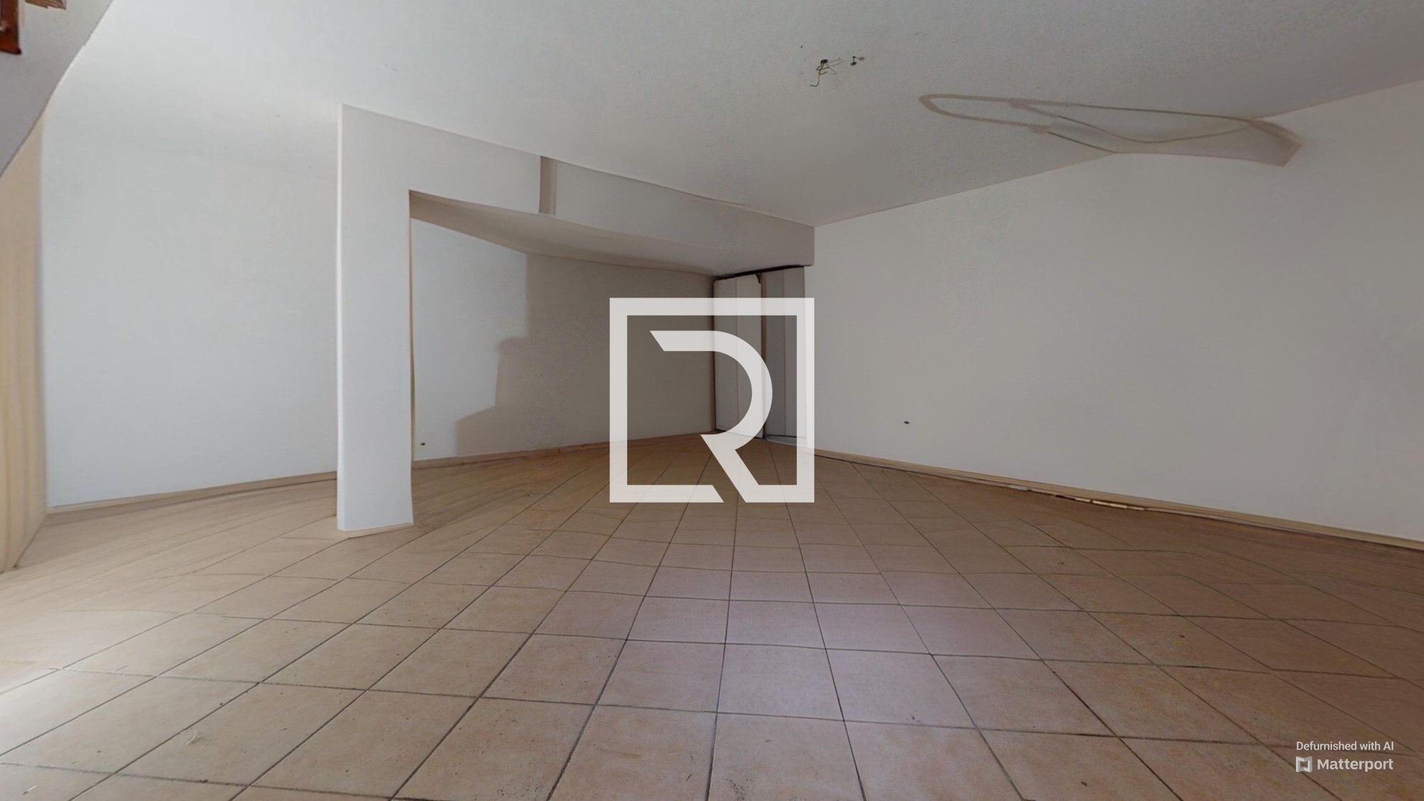 Living-Room-Defurnished (1)