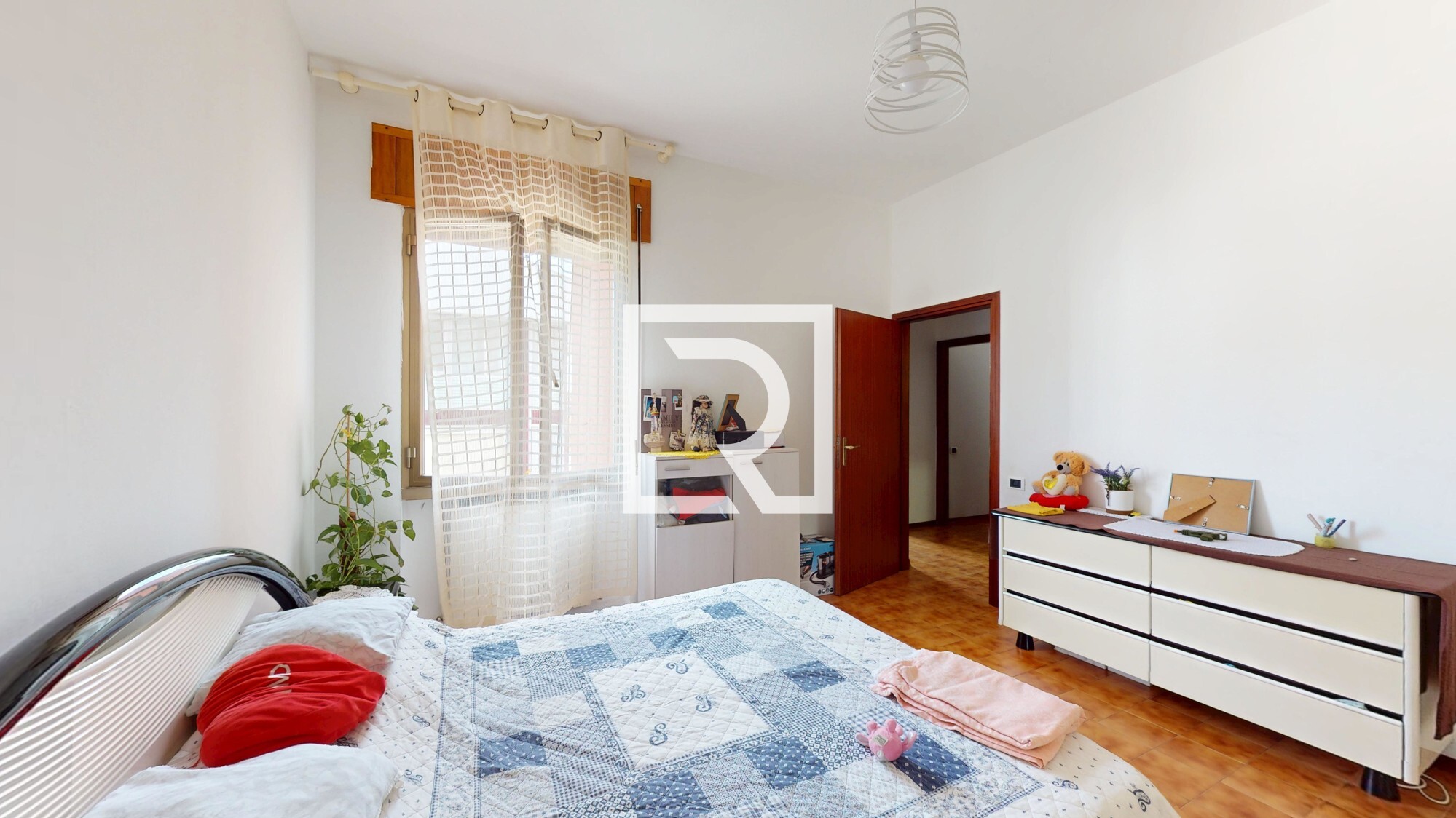 TRILOCALE-IN-ZONA-SERVITA-CON-GARAGE-06042025_113849