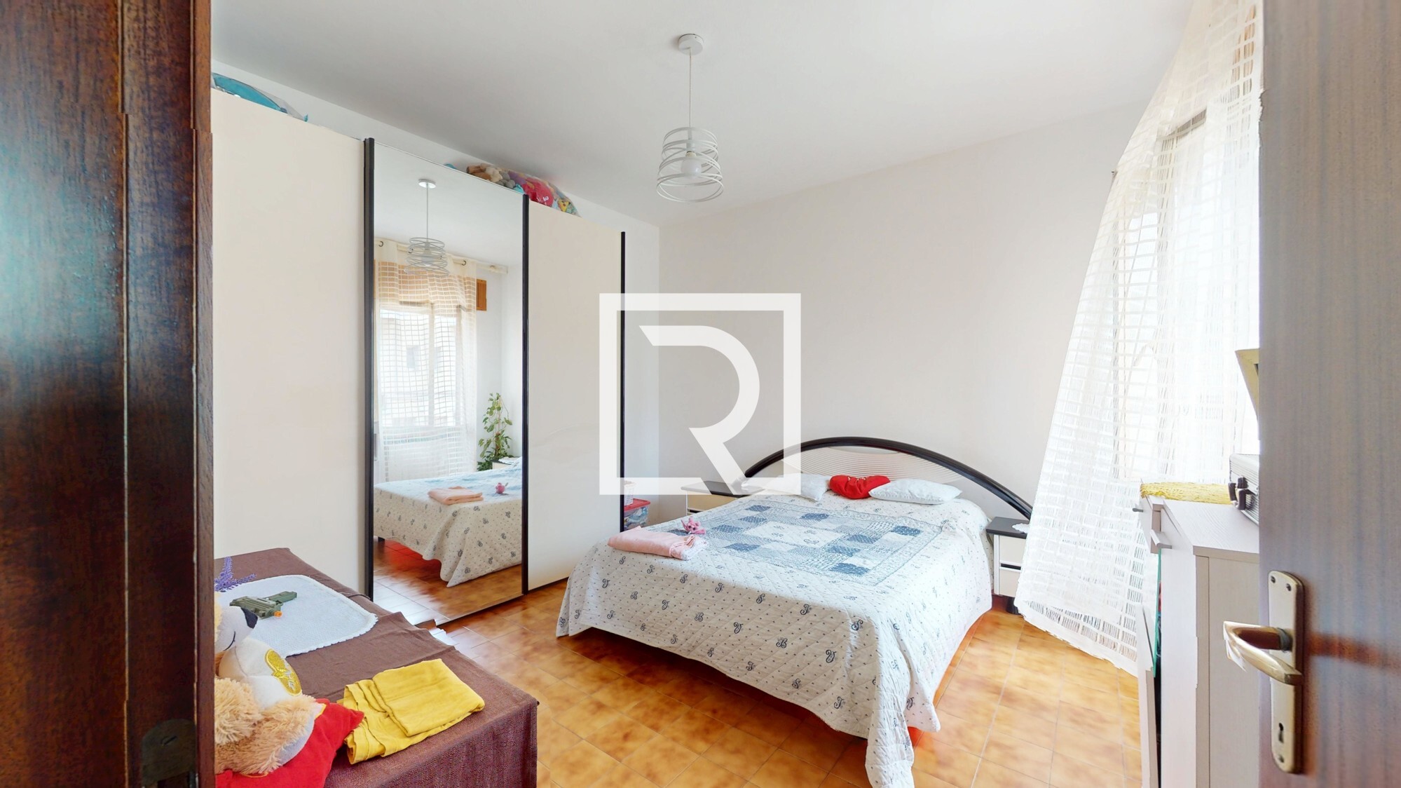 TRILOCALE-IN-ZONA-SERVITA-CON-GARAGE-06042025_113802