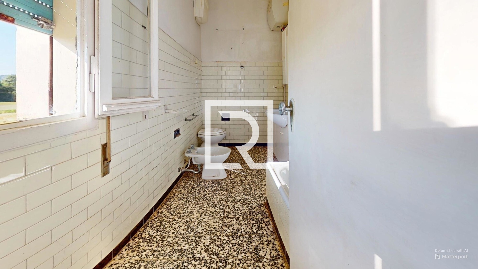 TERRATETTO-VILLA-VEZZANO-Bathroom-Defurnished 1