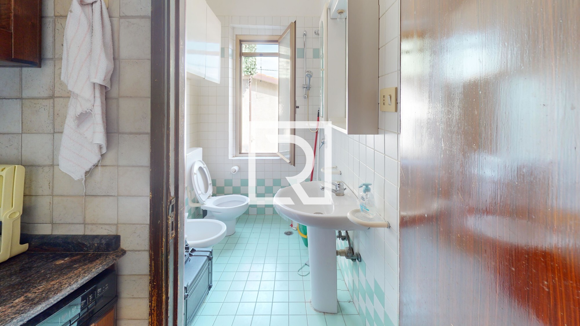 Casa-A-Ciola-Bathroom