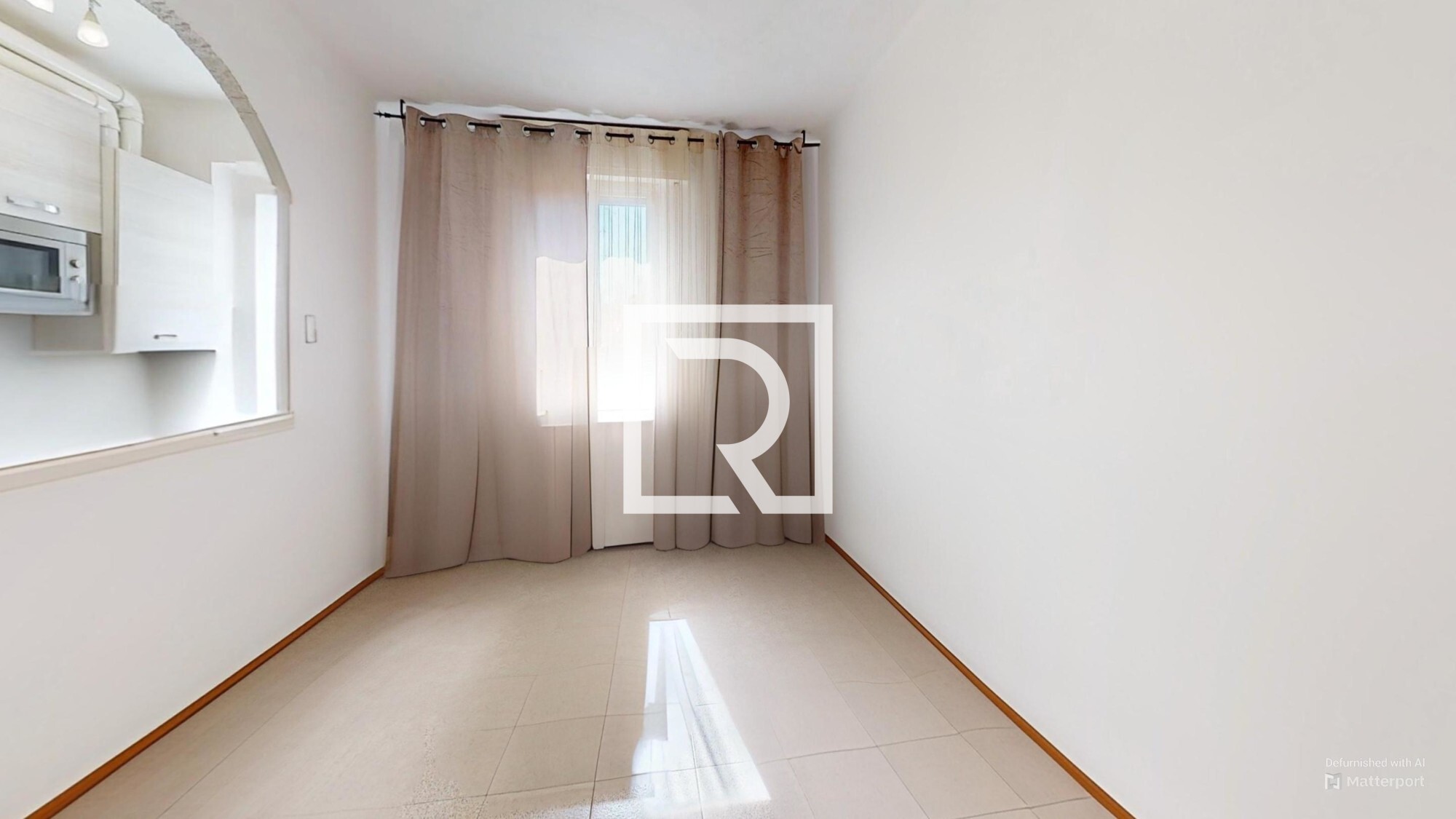 TRILOCALE-CON-CANTINA-DI-PRORPIETA-Living-Room-Defurnished